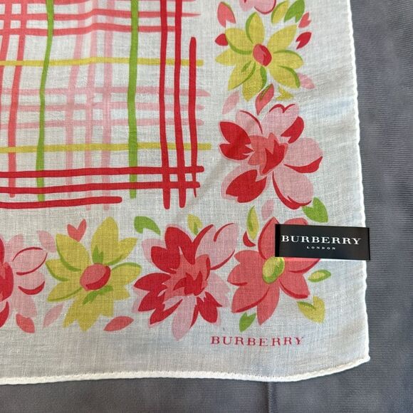 NWT Burberry Scarf - Picture 1 of 8